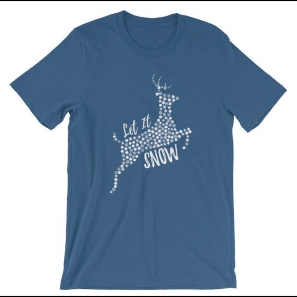 Let It Snow Winter Holiday graphic tee NWT Reindeer and snow